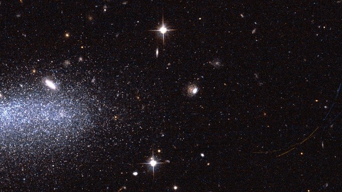 hình ảnh những ngôi sao rực sáng thuộc AGC111977. Ảnh: ESA.