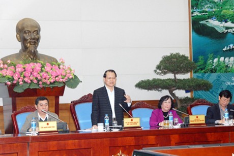 Phó Thủ tướng Vũ Văn Ninh đề nghị các thành viên Ban Chỉ đạo tích cực khắc phục những hạn chế của công tác giảm nghèo để đảm bảo hiệu quả hoạt động. Ảnh: VGP/Thành Chung