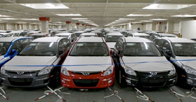 Thay đổi cách tính thuế tiêu thụ đặc biệt với ôtô nhập khẩu có thể đẩy giá bán tăng cao.