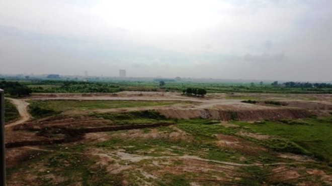 UBND TP Hà Nội đã yêu cầu UBND phường Long Biên (Long Biên, Hà Nội) dừng ngay việc san lấp mặt bằng trong hành lang thoát lũ sông Hồng