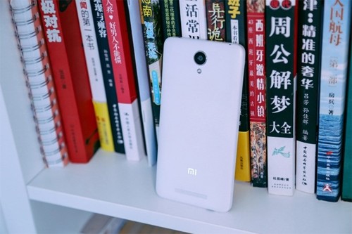 Redmi Note 2 được Xiaomi giới thiệu đầu tháng 8 với cấu hình mạnh nhưng giá rẻ.
