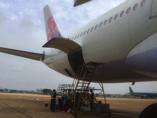 Chiếc Airbus A330 của China Airlines đã được sửa xong vào chiều 31.8 và sẽ bay không tải về Đài Loan vào 10 giờ sáng 1.9