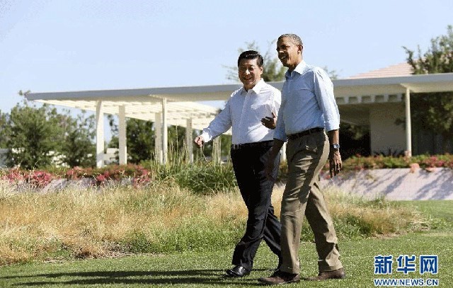 Gương mặt "bước chân khoan thai" khi "sánh bước" cùng tổng thống Mỹ Barack Obama