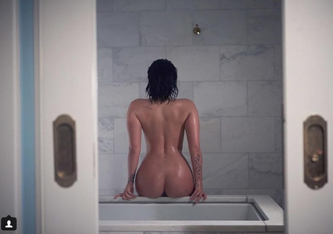 Những bức ảnh khỏa thân của Demi làm “nóng” người hâm mộ - Ảnh: Instagram Demi Lovato