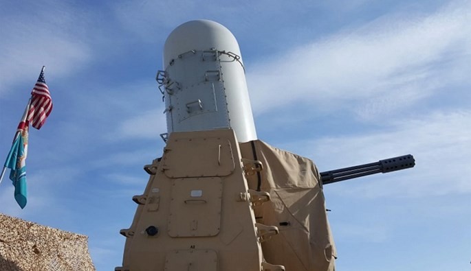 Hệ thống bảo vệ tầm gần chống đạn pháo và rocket, C-RAM của Mỹ ở sân bay Bagram, Afghanistan - Ảnh: WP