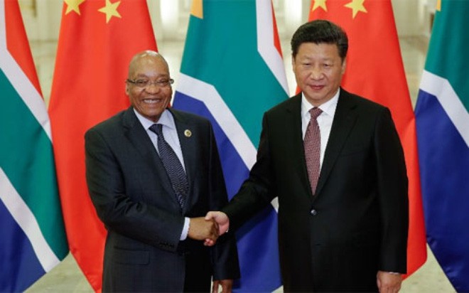 Tổng thống Nam Phi Jacob Zuma (trái) và Chủ tịch Trung Quốc Tập Cận Bình - Ảnh: Getty/CNN.