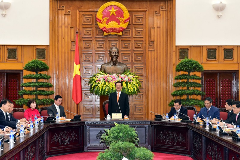 Thủ tướng Nguyễn Tấn Dũng đánh giá cao những đóng góp của các doanh nghiệp ngành Công Thương vào tăng trưởng của nền kinh tế. Ảnh: VGP/Nhật Bắc