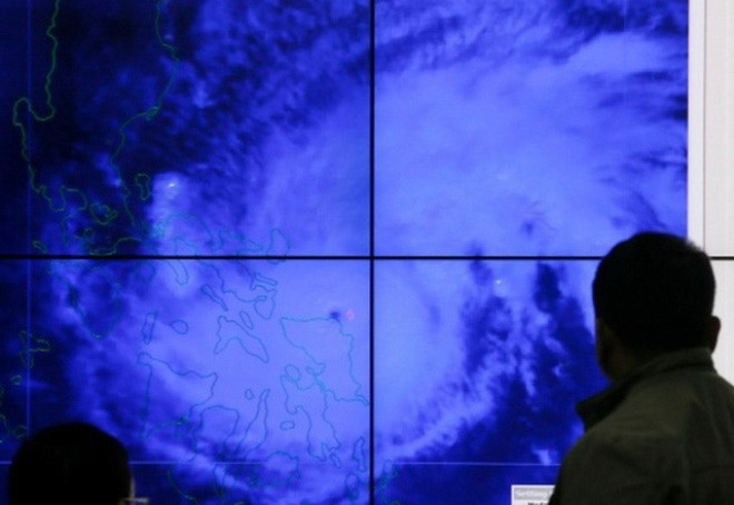 Philippines sơ tán 700.000 người tránh bão Melor với sức gió cấp 17