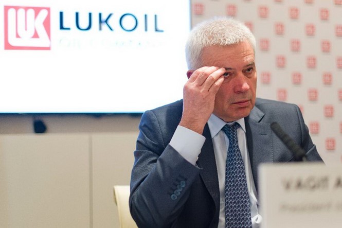 Vagit Alekperov, Giám đốc tập đoàn dầu mỏ Lukoil (Nga), tuyên bố công ty ông sẽ rút khỏi Lithuania và các nước Baltic khác vì làn sóng bài Nga đang tăng cao - Ảnh: AFP