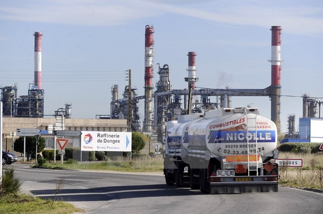 Nhà máy thuộc tập đoàn dầu mỏ khổng lồ Total tại Donges, miền Tây nước Pháp. (Nguồn: AFP/TTXVN)