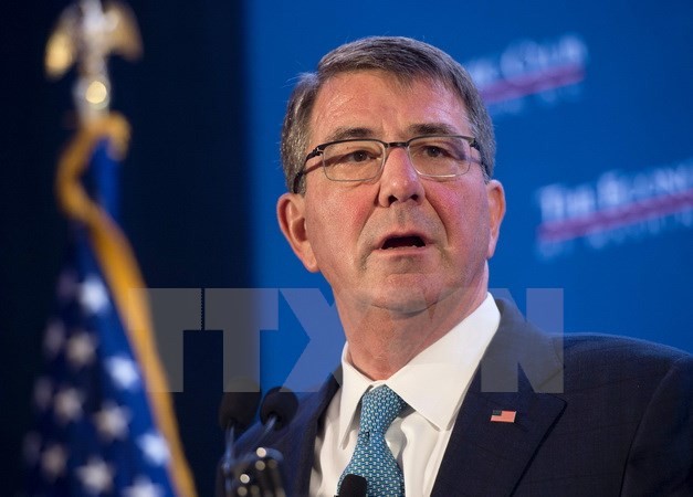 Bộ trưởng Quốc phòng Mỹ Ashton Carter phát biểu tại Câu lạc bộ Kinh tế Washington ngày 2/2. (Ảnh: AFP/TTXVN)