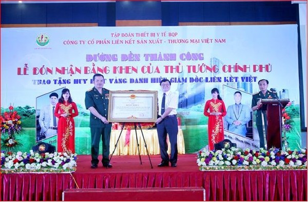 Lễ đón nhận Bằng khen của Thủ tướng Chính phủ do Liên kết Việt giả mạo.