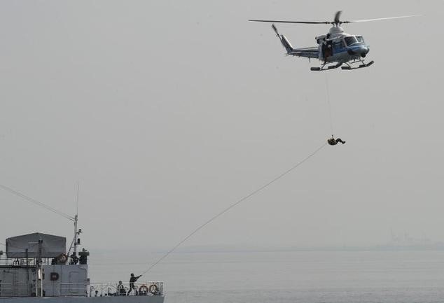 Một cuộc tập trận trên biển giữa Nhật Bản và Philippines hồi giữa năm 2015 - Ảnh: AFP