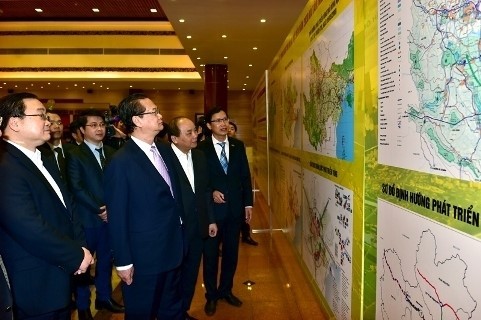 Thủ tướng Chính phủ xem Đồ án “Điều chỉnh quy hoạch xây dựng vùng Thủ đô Hà Nội đến năm 2030, tầm nhìn đến năm 2050”.