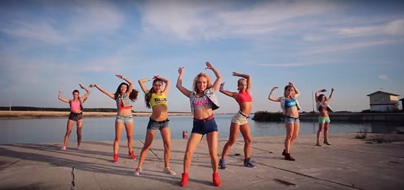 Video: Bỏng mắt vũ điệu bốc lửa của các cô gái Nga