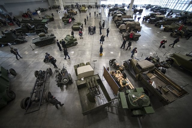 Trung tâm triển lãm quốc tế Crocus Expo tại Moskva tràn ngập những mẫu tăng, mẫu xe cổ trong Thế chiến thứ II.
