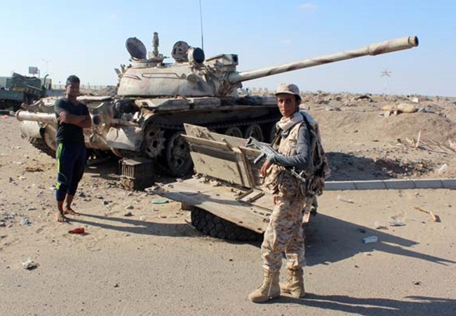 Video kinh ngạc phiến quân Huthis "ốp mìn" xe tăng Arab Saudi