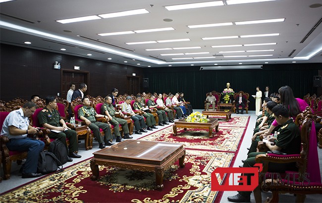 Đoàn tùy viên các nước tại buổi đón tiếp của UBND TP Đà Nẵng.