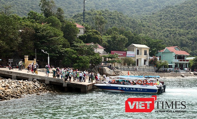 Biển động hàng ngàn du khách mắc kẹt ở Cù Lao Chàm