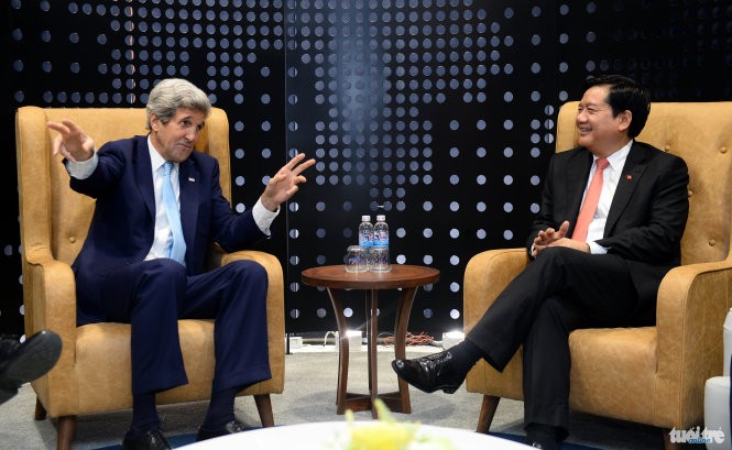 Bí thư Thành ủy TP.HCM Đinh La Thăng gặp gỡ Ngoại trưởng Mỹ John Kerry tối 24-5 - Ảnh: Thuận Thắng