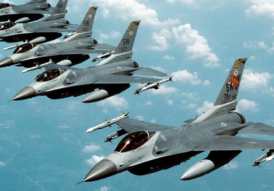 Máy bay của lực lượng không quân Israel (IAF) đã tấn công vào kho trữ tên lửa ở Syria. Ảnh: Reuters