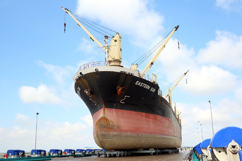 ​Tàu Easterm Sun trọng tải 22.000 DWT của Công ty CP vận tải Biển Bắc (thuộc Vinalines) sửa chữa tại Nhà máy sửa chữa tàu biển Nosco Vinalines. Nhiều tàu phù hợp với thị trường nội địa như này Vinalines đang cho doanh nghiệp khác thuê khai thác