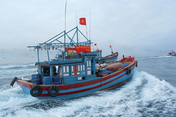 Ngư dân Quảng Ngãi quyết bám ngư trường truyền thống Hoàng Sa của Việt Nam - Ảnh: NLD