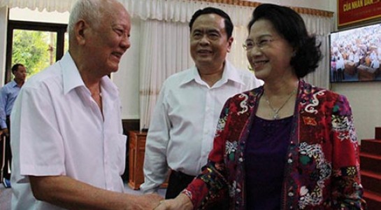 Chủ tịch Quốc hội Nguyễn Thị Kim Ngân tiếp xúc với các cử tri ở Cần Thơ