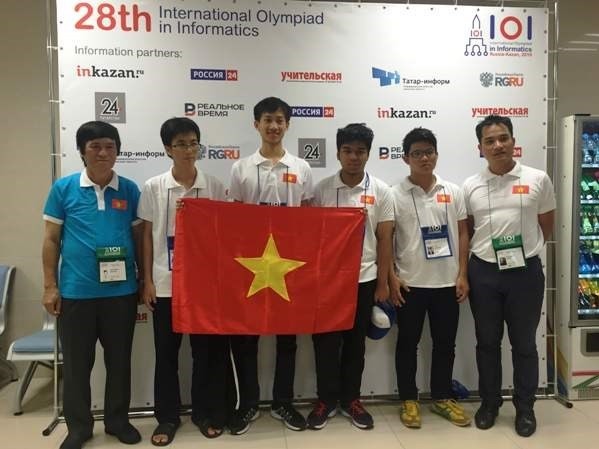 Đoàn học sinh Việt Nam tham dự Olympic Tin học quốc tế 2016