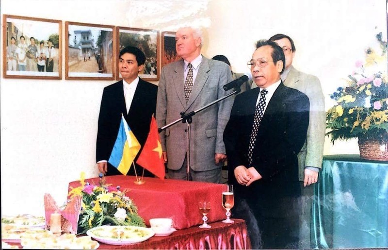 Ông Pilipchuk M.D cùng ngài Đại sứ ĐMTQ Việt Nam tại Ucraina Đoàn Đức và ông Phạm Nhật Vượng tại buổi gặp mặt các cựu chiến binh Liên Xô đã từng tham gia chiến đấu tại VN.