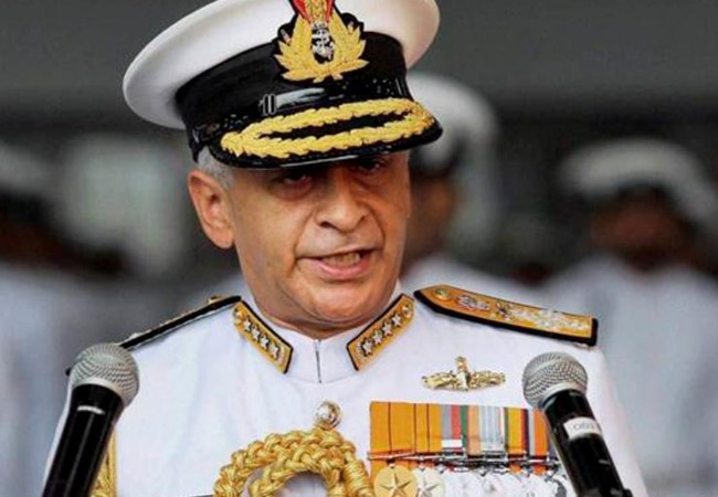 Đô đốc Sunil Lanba, Tham mưu trưởng Hải quân Ấn Độ. Ảnh: The Indian Express