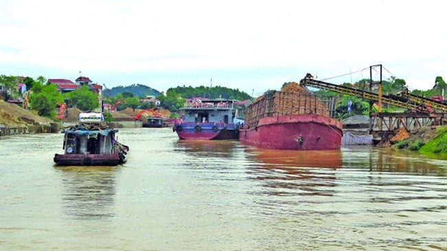 Những cảng sông như này đều không đủ tiêu chuẩn làm hàng rời, hàng container. Ảnh minh họa, nguồn Internet