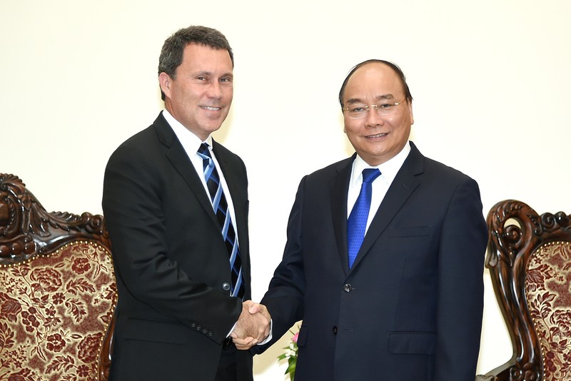 Thủ tướng Nguyễn Xuân Phúc tiếp ông Jon Gibbs, Phó Chủ tịch Tập đoàn ExxonMobil phụ trách châu Á-Thái Bình Dương và Trung Đông. Ảnh: VGP/Quang Hiếu