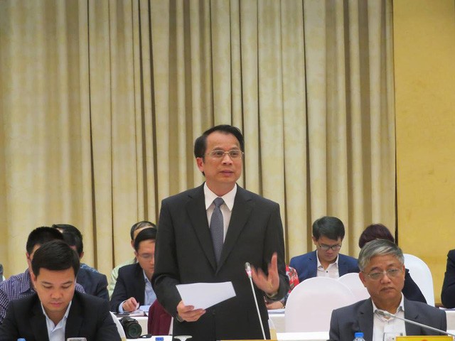 Thứ trưởng Bộ GDĐT Phạm Mạnh Hùng tại buổi họp báo. Ảnh: Dân trí