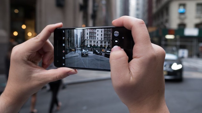Khả năng ghi hình của bộ đôi Pixel 2 và Pixel 2 XL sẽ được cải tiến đáng kể trong phiên bản Android 8.1. (nguồn: Techradar) 