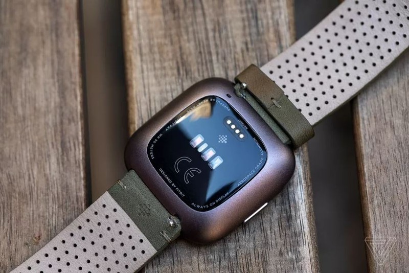 Fitbit là một hãng đồng hồ thông minh nổi tiếng ở Mỹ (Ảnh: The Verge)