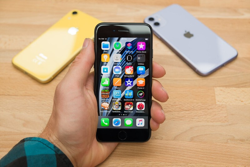 Apple có đang tự làm khó mình với iPhone SE 2020 (Ảnh: Phonearena)