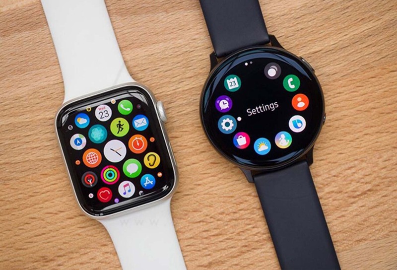 Samsung Galaxy Watch và Apple Watch là "kỳ phùng địch thủ" trên thị trường smartwatch (Ảnh: Cnet)