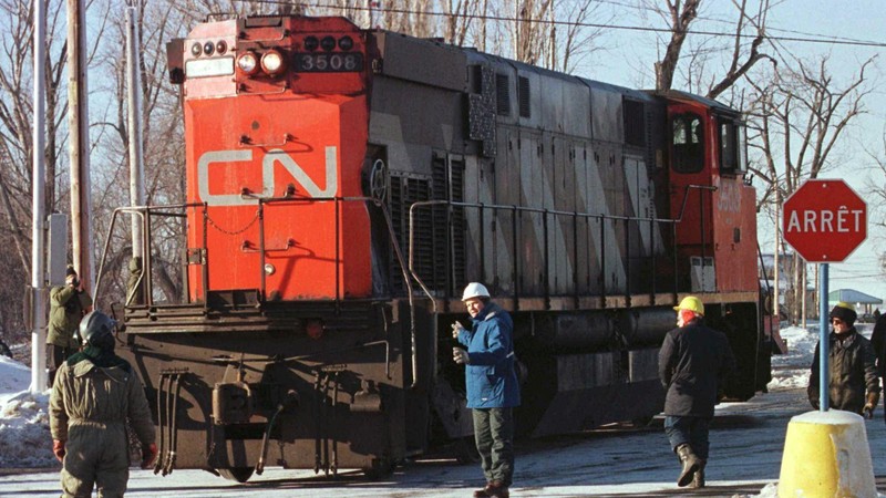 Người dân Canada biến đầu tàu diesel trở thành một chiếc máy phát điện (Ảnh: Gizmodo)