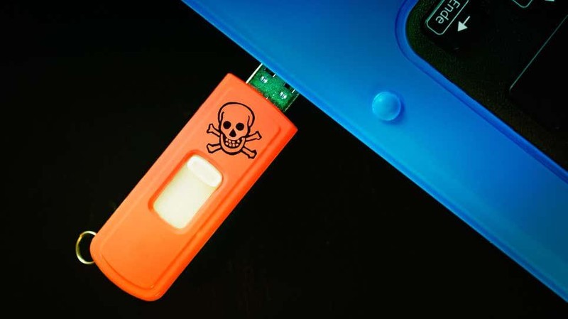 Hacker ngụy trang USB chứa mã độc, nhiều công ty Mỹ sập bẫy (Ảnh: Gizmodo)
