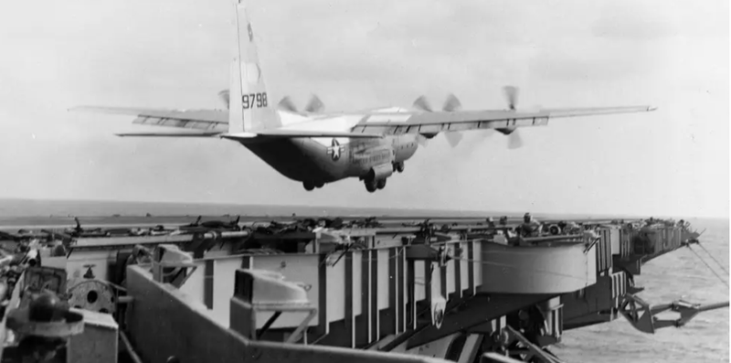 5 chiếc máy bay lớn nhất từng cất, hạ cánh trên tàu sân bay Mỹ (Ảnh: Business Insider)