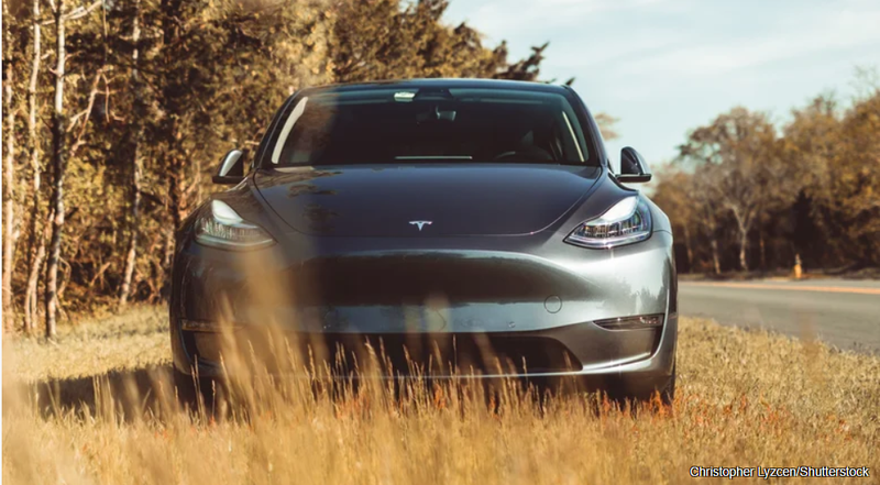 Tesla giảm mạnh giá xe điện, khách hàng tức giận vì xe mất giá quá nhanh (Ảnh: Slash Gear)