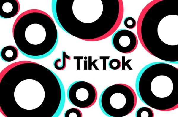 TikTok xác nhận rằng nhân viên của công ty có thể quyết định video nào sẽ được lên xu hướng (Ảnh: The Verge)