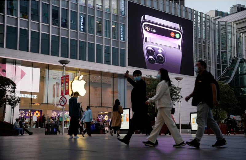 Tim Cook cho biết lý do vì sao doanh thu Apple giảm mạnh (Ảnh: SCMP)