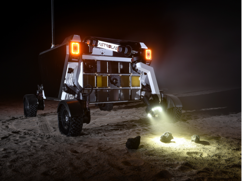 Chiếc xe tự hành sẽ đồng hành cùng tàu vũ trụ của SpaceX bay lên Mặt Trăng (Ảnh: Gizmochina)