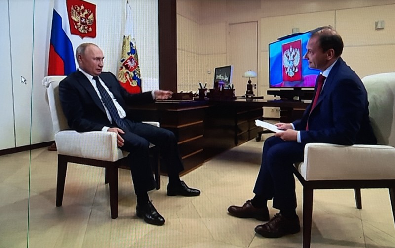 Tổng thống V.Putin trong cuộc phỏng vấn trên kênh truyền hình  "Russia-1" về sự giúp đỡ của Nga giành cho Belarus  (Ảnh: TASS)
