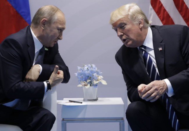 Ông Trump và ông Putin trong lần gặp gỡ đầu tiên bên lề Hội nghị thượng đỉnh G20