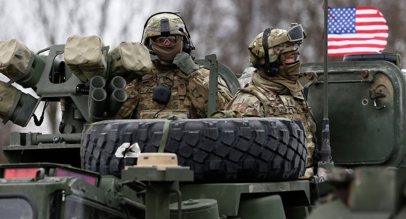 Lính Mỹ trong một cuộc tập trận ở châu Âu. NATO đang ngày càng tiến sát biên giới nước Nga.