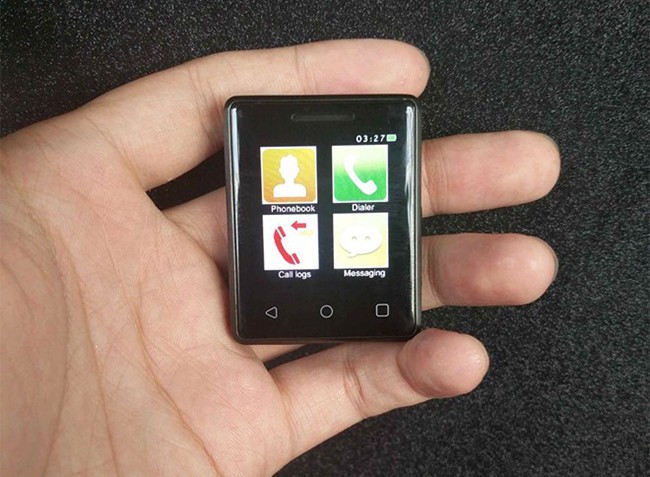 Chiếc smartphone nhỏ nhất thế giới có khả năng kết nối với nhiều thiết bị di động khác để trở thành phụ kiện điện thoại.