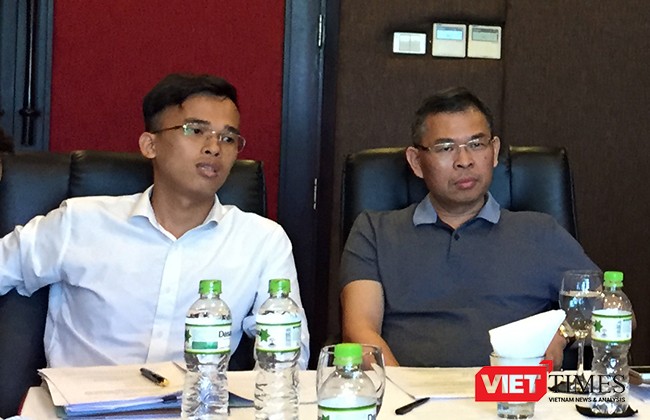 Ông Nguyễn Đức Toàn (bìa phải), Tổng Giám đốc Công ty CP TMDV Cát Vàng đã gửi đơn khởi kiện Phòng Đăng ký kinh doanh-Sở KHĐT tỉnh Quảng Nam